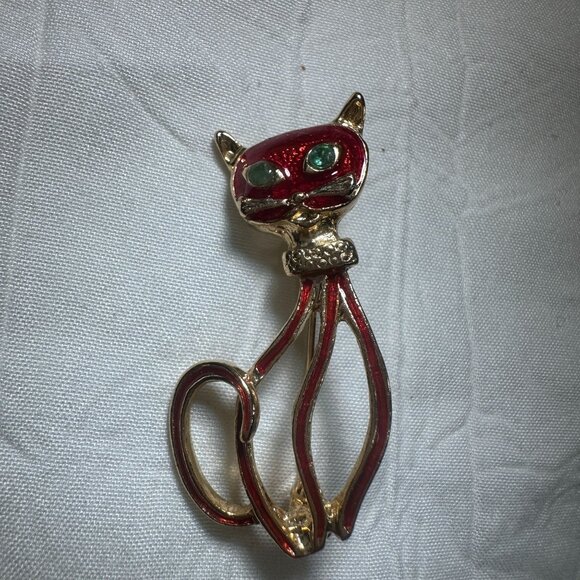 Vintage MCM Red Cat Pin Brooch With Enamel Detailing & Green Rhinestone Eyes - Picture 3 of 6